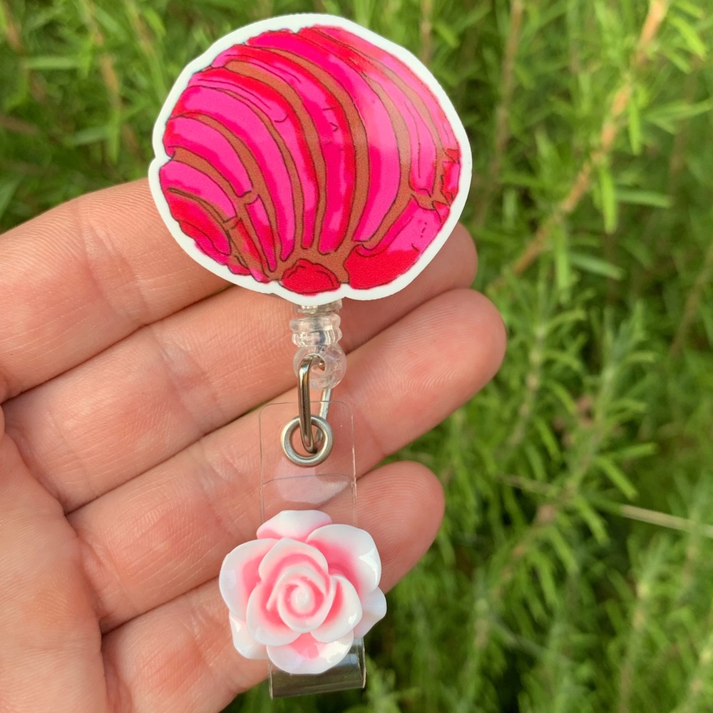 CONCHA BADGE HOLDER